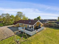 "Dolores" - 100m from the Sea Hotels in Broager