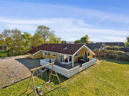 "Dolores" - 100m from the Sea Отели в г. Broager