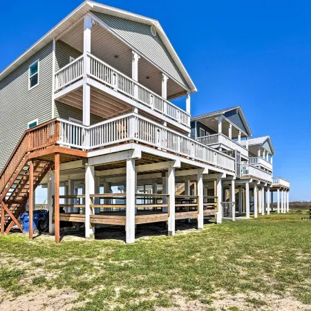 Gulf-View Home w/ Dog Run in Surfside Beach!
