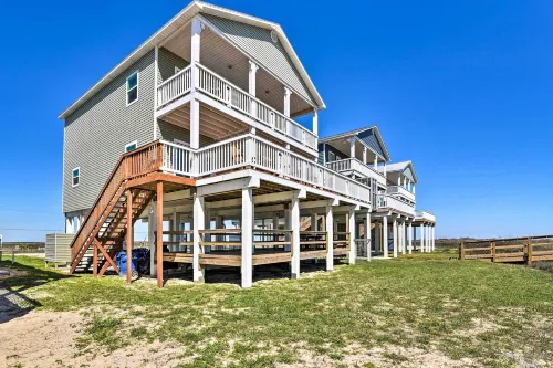 Gulf-View Home w/ Dog Run in Surfside Beach! - WiFi
