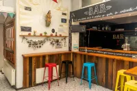 Hostal Providencia - بار