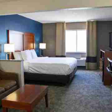 Comfort Inn & Suites Coralville - Iowa City Near Iowa River Landing Rooms