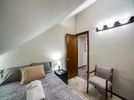 Snowater Condo #Story Condo - Sleeps 4 - Close to Community Amenities!