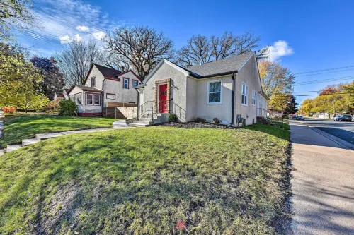 Mpls Duplex w/ Wifi & Kitchen: 5 Mi to Dtwn!