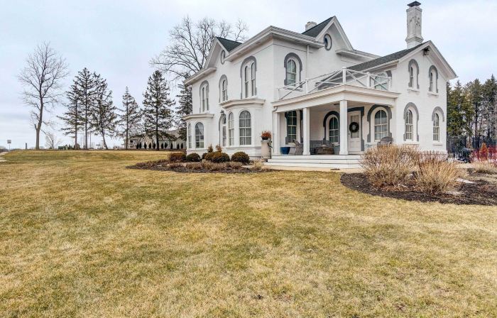 Historic Brookfield Farm Home ~ 14 Mi to Milwaukee