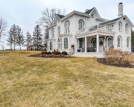 Historic Brookfield Farm Home ~ 14 Mi to Milwaukee Hotels in Brookfield