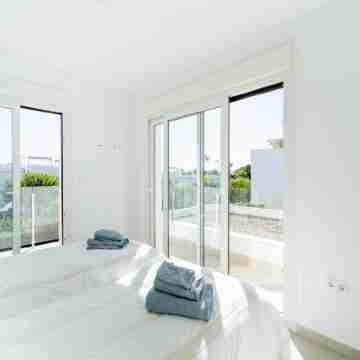 Elegant Home with Pool Rooms