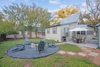 Walk to Main!  Hot Tub, Fire Pit, Texas Charm