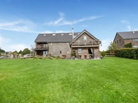 Petit Wilogne Holiday Home in Mont Отели в г. Уффализ