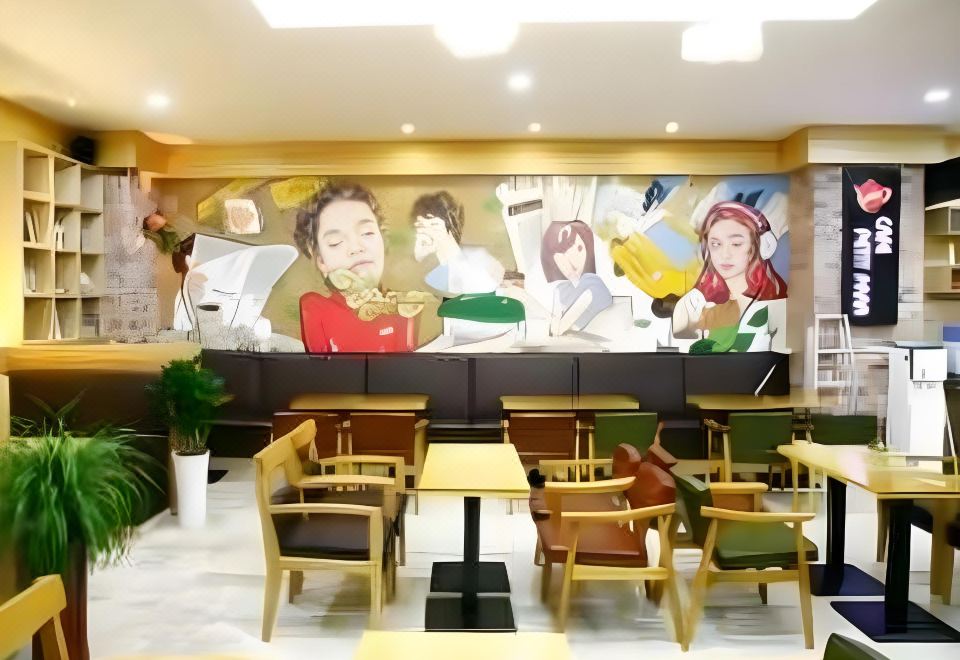 1. 크리스탈 호텔..