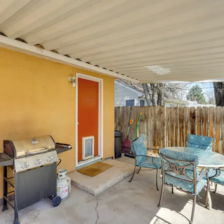 Pueblo House by Riverwalk, 2 Miles to Fairgrounds!