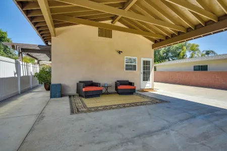 Luxe Pasadena Casita w/ Fireplace & Grill