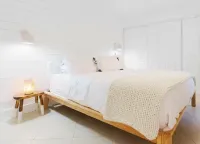 Beachside Modern Wellness Villa with Spacious Patio, Walk to the Beach