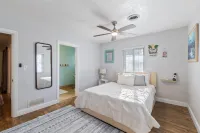 Private Sarasota Pool Home. Close to Beaches. Fenced Yard. Pet Friendly Hotels in Whitfield