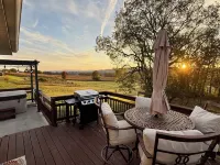 Wine Weekend Getaway: Steps to Winery & Battlefield w/ Mountain Views & Hot Tub!