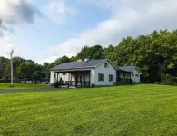 Kennerdell Country Retreat with seasonal inground pool Hotels in Venango County