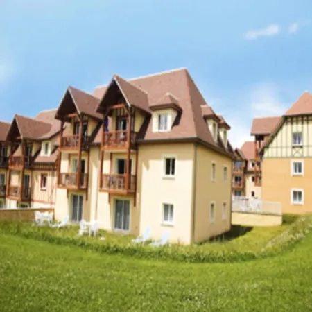 Apartment in Deauville near Beach & Golf Отели в г. Сент-Арну