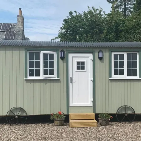 Woodhead Shepherds Hut - Sleeps 2 - Parking
