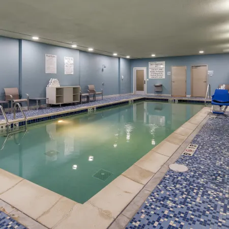 Holiday Inn Express & Suites DETROIT - FARMINGTON HILLS by IHG