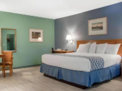 Econo Lodge Buffalo South Hotels in Hamburg