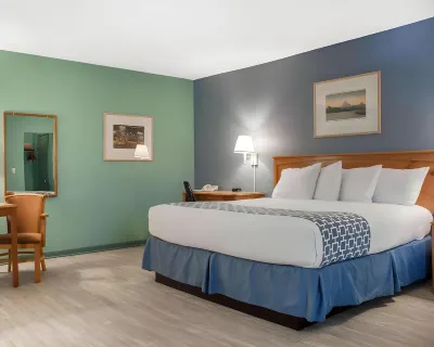 Econo Lodge Buffalo South Hotels near Hamburg Beach/ Town Park