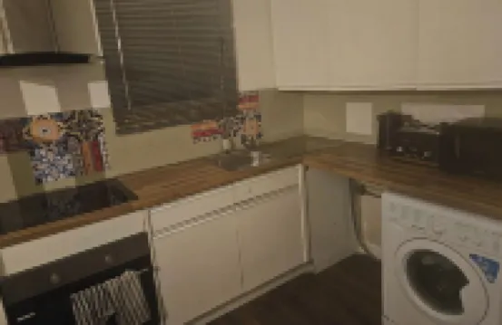 1 Bed House Sleeps 2 -Free Parking -Tv