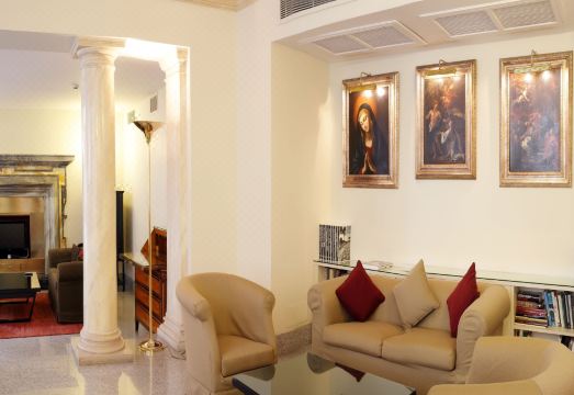 호텔 알베르고 산타 치아라의 정문