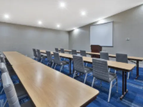 Holiday Inn Express DETROIT-WARREN (GM TECH CTR) by IHG Hotels in Warren