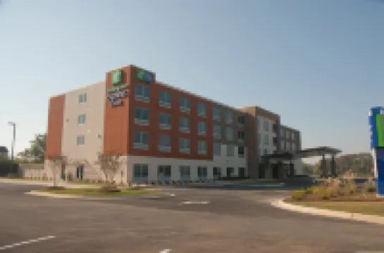 Holiday Inn Express & Suites Decatur by IHG
