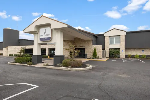 Ramada by Wyndham Jordan/Beacon Harbourside Resort Hotels in Beamsville