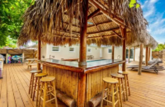 Close to BEACH & PORT CANAVERAL, Private HEATED Pool