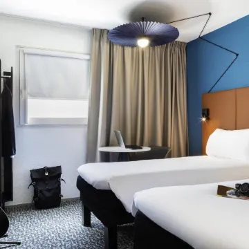 Ibis Paris Porte de Bercy Отели рядом с достопримечательностью «Валь-де-Сен»
