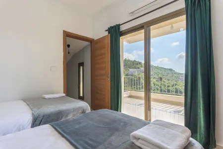 L'Olivier - L'Auberge de Kour - 3-BR Villa W Private Pool Отели в г. Enfeh