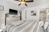 Valley View Treehouse - Holiday Hills Branson Golf Resort Outdoor Pools