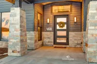 Mountain Views and Hot Tub - Stunning Rustic Luxury Haven