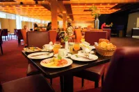 Bettenburg Hotel & Hostel - breakfast