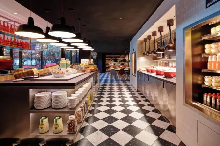 citizenM Paris Gare de Lyon Отели рядом с достопримечательностью «Curie Museum»