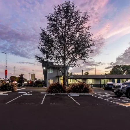 Travelodge by Wyndham Santa Rosa Wine Country