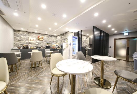 호텔 내부 전경