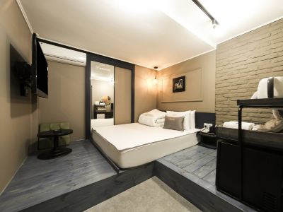 R Motel