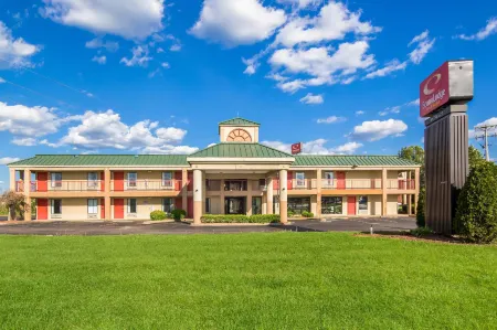 Econo Lodge Inn & Suites I-65