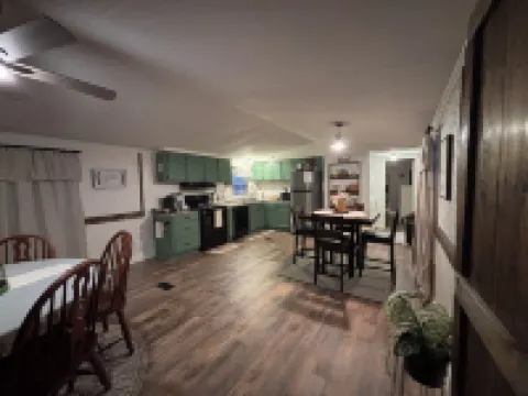 The Hacienda~ A Simple Home~5 minutes from Lake Texoma!