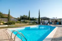Villa Olympos Close to Anthony Quinn Bay -  Ferienhäuser