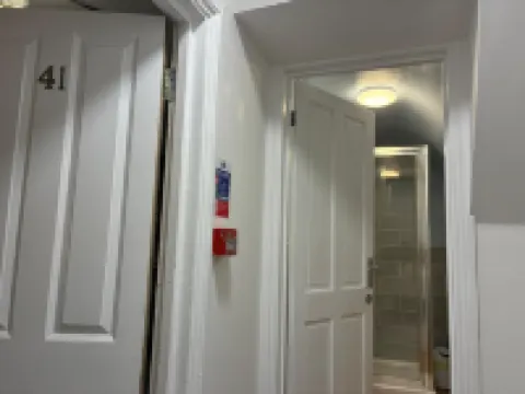 帶電動車充電器的兩臥室閣樓公寓