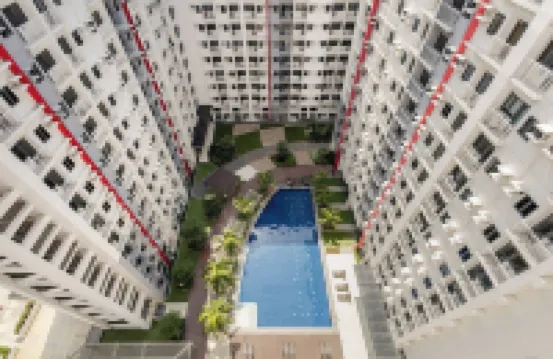 Near SM BF & Shopwise Slex Accessible 2BR for 4