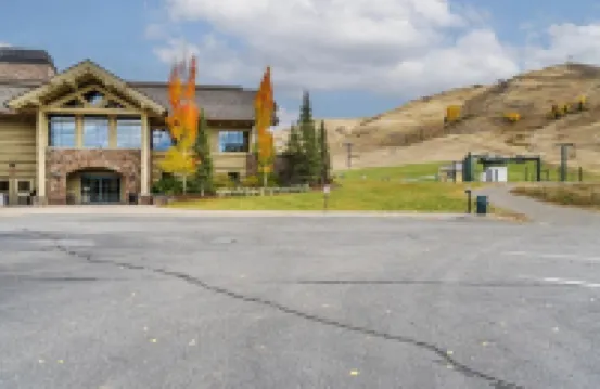 Snow Creek 1541 - Ski-in/ski-out + Pool & Hot Tub
