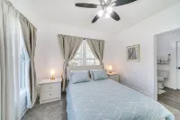 Charming San Antonio Home ~ 2 Mi to the Alamo! - Parking