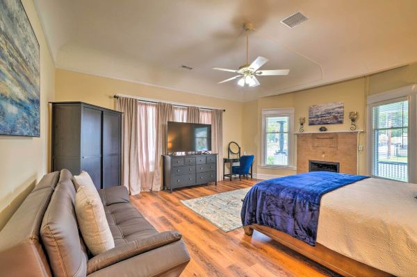 Cozy Carpinteria Apartment Walkable Location