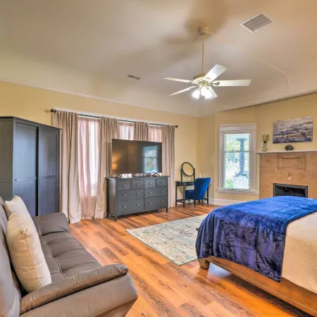 Cozy Carpinteria Apartment Walkable Location