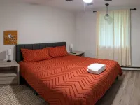 Charming 2-bedroom condo in McHenry Close To Lake Activities and Ski Resort マクヘンリーのホテル